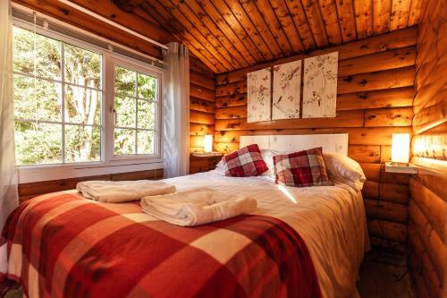 Welsh Hideaway 2 Bedroom Log Cabin - Seren Short Stays