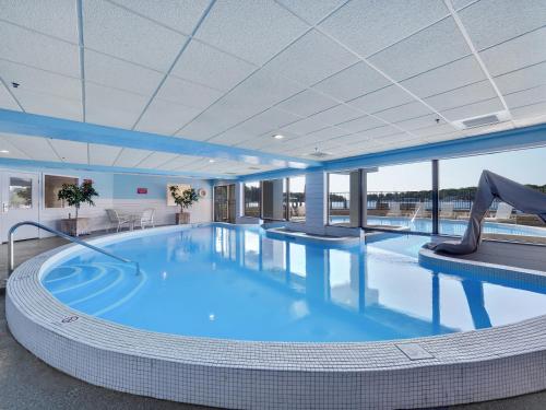 Piscina en o cerca de 222 Edgewater Inn