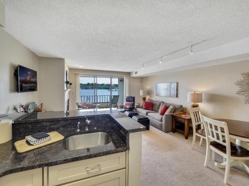 228 Edgewater Inn – Photos 4