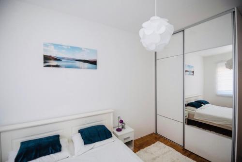 Llit o llits en una habitació de Harmonija 2