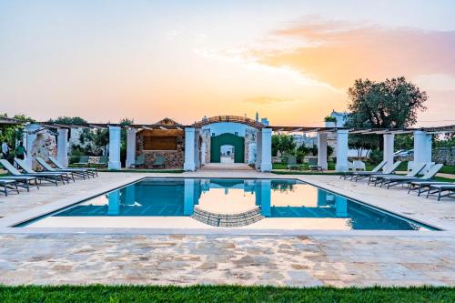 Kolam renang di atau dekat dengan Masseria Ayroldi