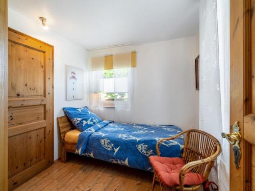 a small bedroom with a bed and a window at Tranquil Pepelow Retreat in Pepelow