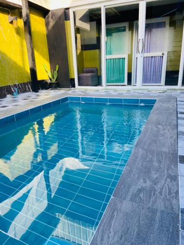 Piscina de la sau aproape de Pakor Boutique Resort