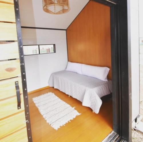 a small bedroom with a bed in a room at Cantal Tiny house in Salta