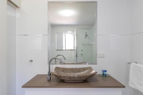 a bathroom with a bowl sink and a mirror at Little Salty Vibes in Rainbow Beach