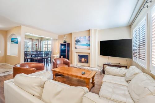 Iris Cove – Photos 3