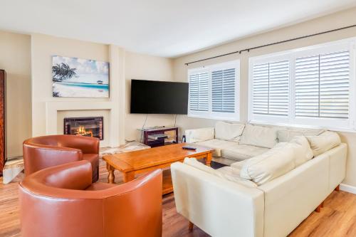 Iris Cove – Photos 2