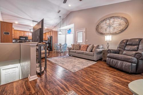 a living room with two couches and a kitchen at LAKEFRONT 7 MIN to OAKLAWN & 10 MIN to DOWNTOWN STR License #A22-0004 in Hot Springs