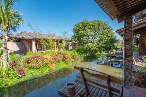 Κήπος έξω από το MEKONG SILT ECOLODGE