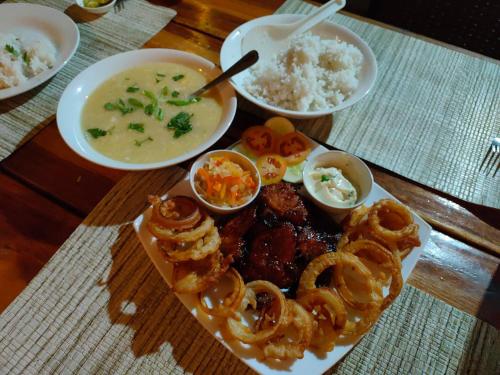 Mad på pensionatet eller i nærheden