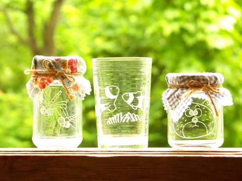 three glass vases sitting on a wooden table at Pension Buddy in Kitashiobara
