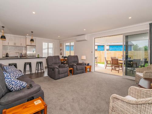 Gallery image of Peaceful on Palm - Whitianga Holiday Home in Whitianga