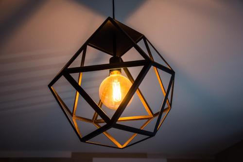 a pendant light hanging from a ceiling at Oud Gemeentehuis in Poelkapelle