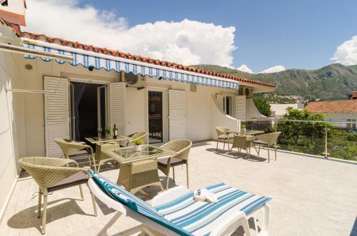Apartment and Rooms Mato