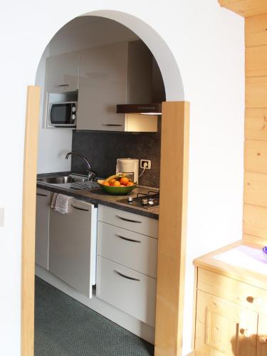 Kuchyň nebo kuchyňský kout v ubytování Residence Lastei