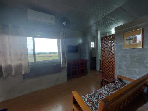TV a/nebo společenská místnost v ubytování JaiSabai Homestay