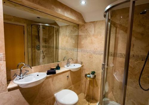 Lux Duplex Apartment 19th Century Chapel Wakefield Centre