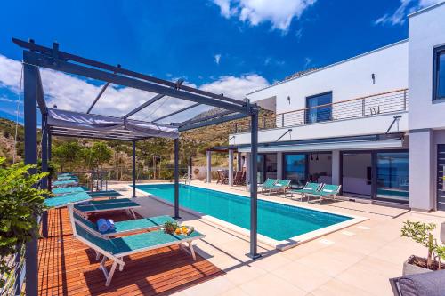 Bazén v ubytování Seaview holiday home Lemona nebo v jeho okolí