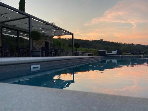 La alberca dentro o cerca de Il Roncal Wine Resort - for Wine Lovers