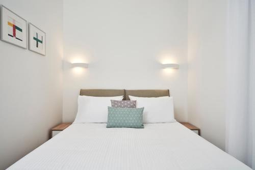 Elite Living 2bd Apt next to Hilton-Ilisia Park