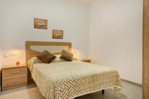 Postel nebo postele na pokoji v ubytování Arinaga Home