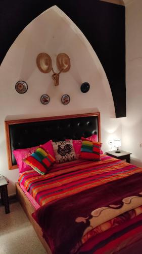 En eller flere senge i et værelse på Samad apartments
