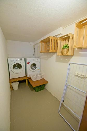 a laundry room with a washing machine on a shelf at Studio avec sauna - 300m des pistes in Leysin