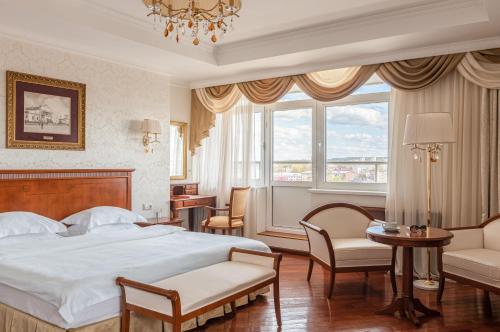 Кровать или кровати в номере Космос Петрозаводск Отель
