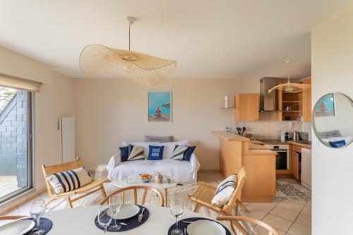 Η κουζίνα ή μικρή κουζίνα στο HEOL - appartement 2 chambres - vue mer et parking