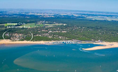 Vue panoramique sur l'établissement Village Club La Grande Baie