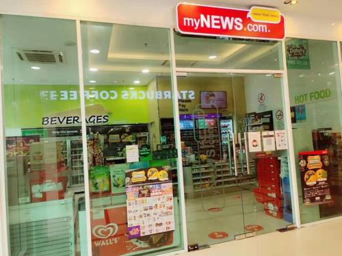 ジョージタウンにあるMansion One Comfy Homestayの看板店前