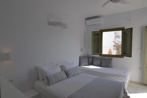 Postel nebo postele na pokoji v ubytování Artemis Hotel