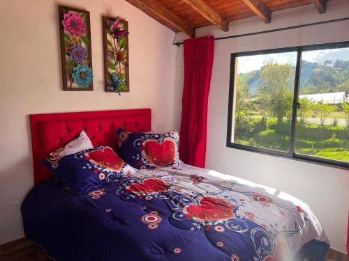 מיטה או מיטות בחדר ב-Finca vista verde hostal mágico!