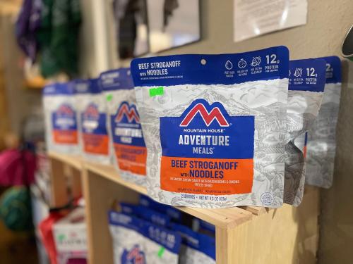 Certifikát, hodnocení, plakát nebo jiný dokument vystavený v ubytování Yosemite Basecamp