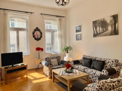 Televízia a/alebo spoločenská miestnosť v ubytovaní Central Budapest Apartment VÁCI UTCA