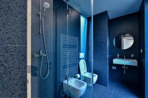 Ett badrum på Collective Urban Villa in Tirana