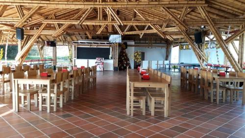 Restavracija oz. druge možnosti za prehrano v nastanitvi Hotel Takuara