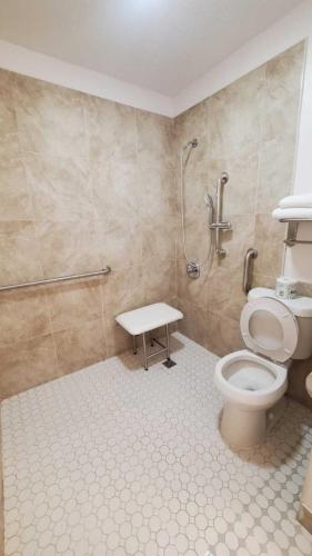 Un baño de Crestview Inn