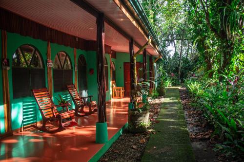 Gallery image of La Palapa Hut Nature Hostel in Puerto Jiménez