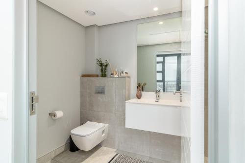 Phòng tắm tại 16 on Bree - Luxury One Bedroom apartment in Cape Town