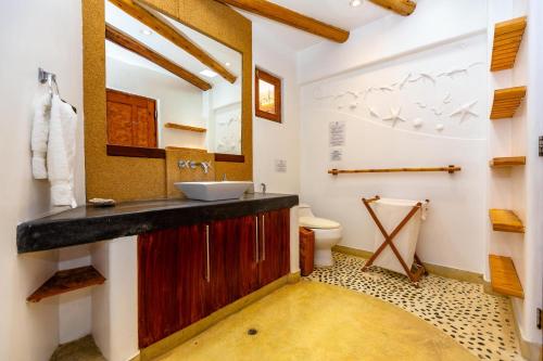 a bathroom with a sink and a toilet at Casa del Rocío - Desing Beach House in Máncora