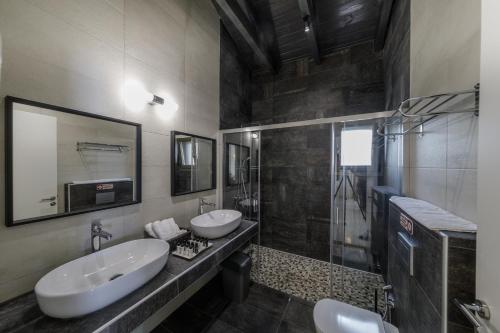 Kúpeľňa v ubytovaní Manazil Mani - Luxury Villas