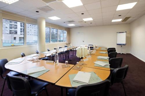 Zona business o sala de conferencias en ibis Styles Massy Opéra