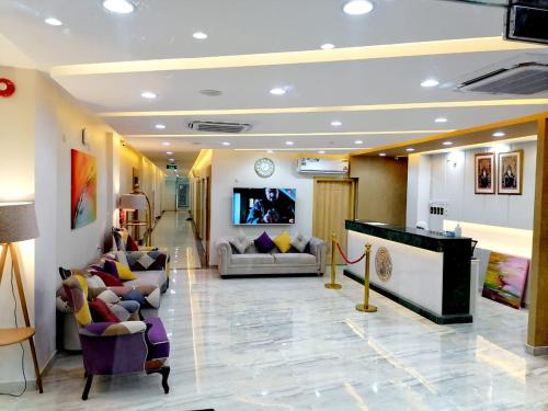 a lobby of a hospital with couches and a tv at فندق المستقبل للشقق الفندقية ALMUSTAQBAL HOTEL Apartments in Ibrā