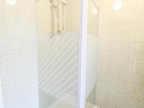 a shower with a glass door in a bathroom at Riechip in Riechip