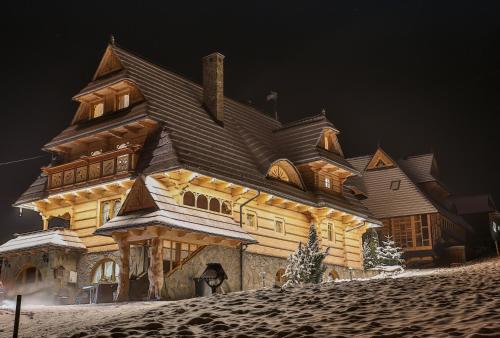 a large wooden house with snow on it at Willa Jarząbek - 5 min do term Szaflary I Gorący Potok in Szaflary