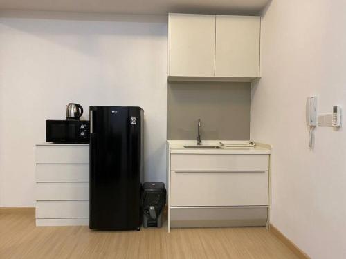 O bucătărie sau chicinetă la DSara Sungai Buloh Sentral MRT Studio Home with Two Free Parking