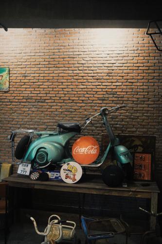 カンチャナブリにあるLabkoff cafe and Hostelのギャラリーの写真