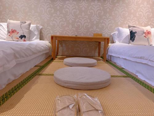 a room with two twin beds and a table at Suzhou Jade Snow Lodge in Suzhou