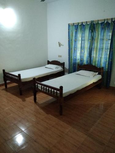 Ένα ή περισσότερα κρεβάτια σε δωμάτιο στο Janhvi Cottage